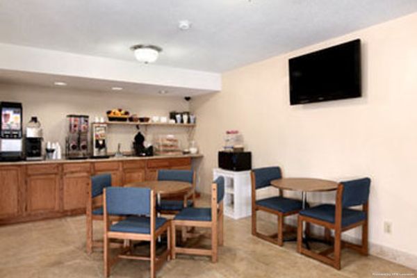 Americas Best Value Inn (Lawrence)